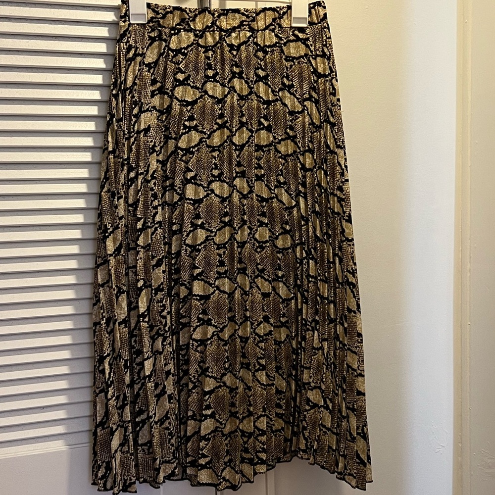 High-waisted, snakeskin patterned midi skirt. Size medium.